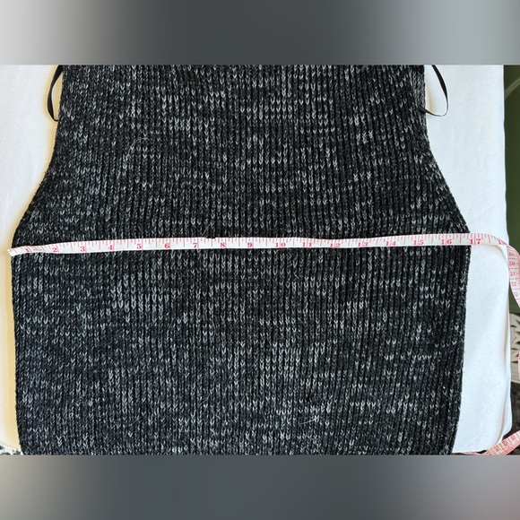 Cotton On Sleevelesss Turtleneck Sweater - Picture 8 of 9